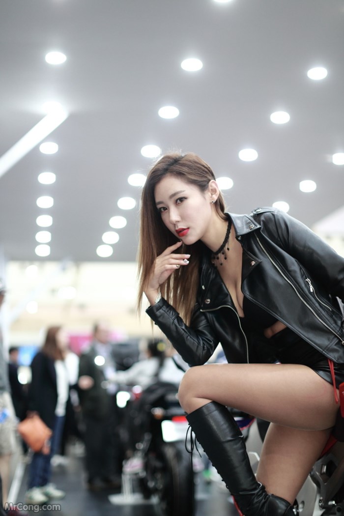 Kim Tae Hee&#39;s beauty at the Seoul Motor Show 2017 (230 photos) photo 6-13