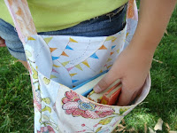 http://www.patchworkposse.com/sling-library-bag-tutorial/