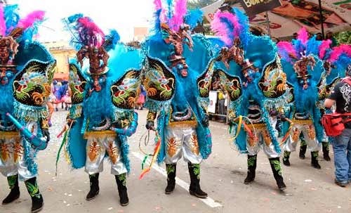 Japoneses participan del carnaval de Oruro