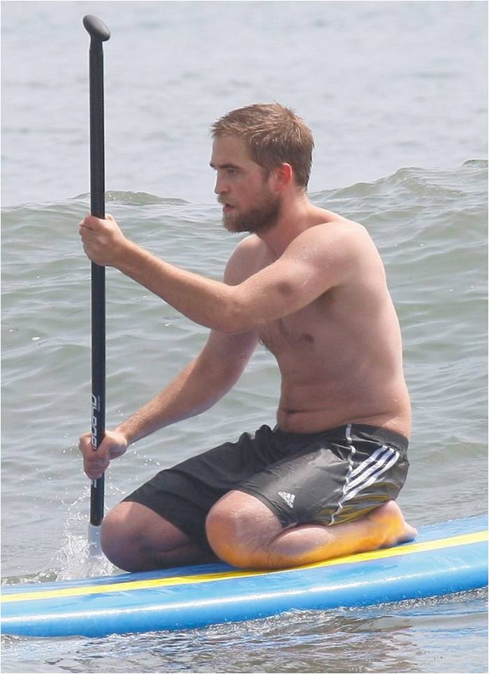 Роберт паттинсон на пляже Роберт паттинсон на пляже