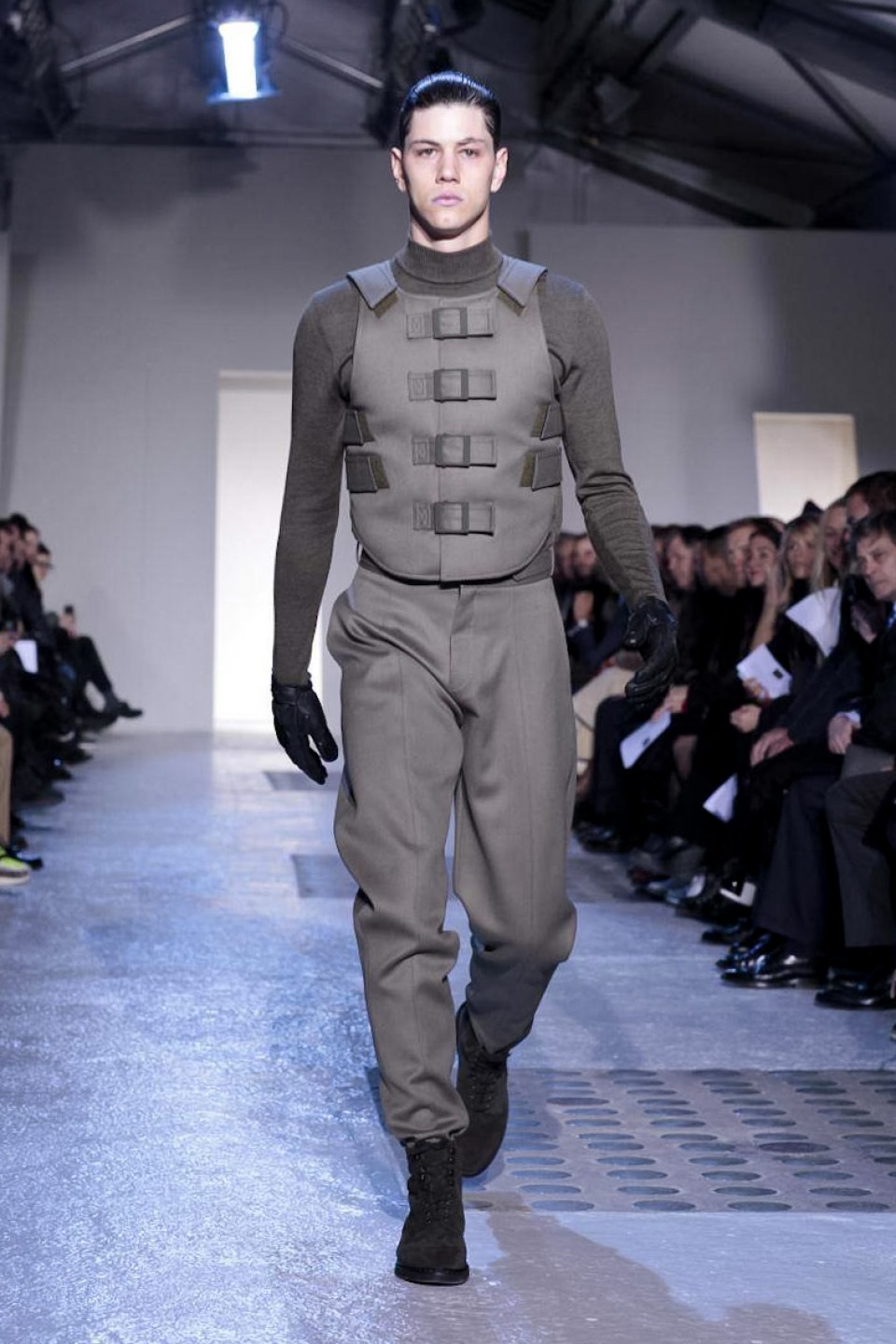 emlgzhng: TAKE A LOOK: Mugler Menswear FW13 @ Paris Fashion Week