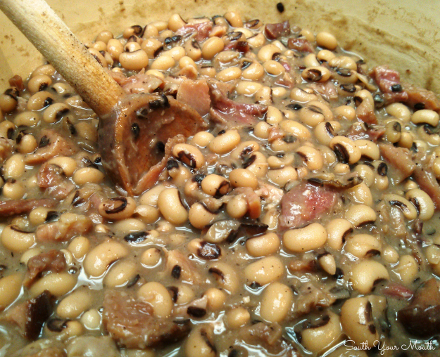 A slow-cooked recipe for traditional Southern black-eyed peas with ham hocks (or ham bone).