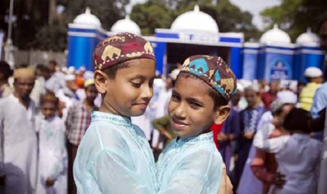 বকশীগঞ্জে কেন্দ্রিয় ঈদগাহ মাঠে ঈদ জামাত অনুষ্ঠিত Eid Jamaat was held at the central Eidgah grounds in Bakshiganj