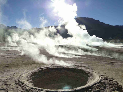 Photo: www,chilesustentable.net El Tatio Geysers, North of Chile.