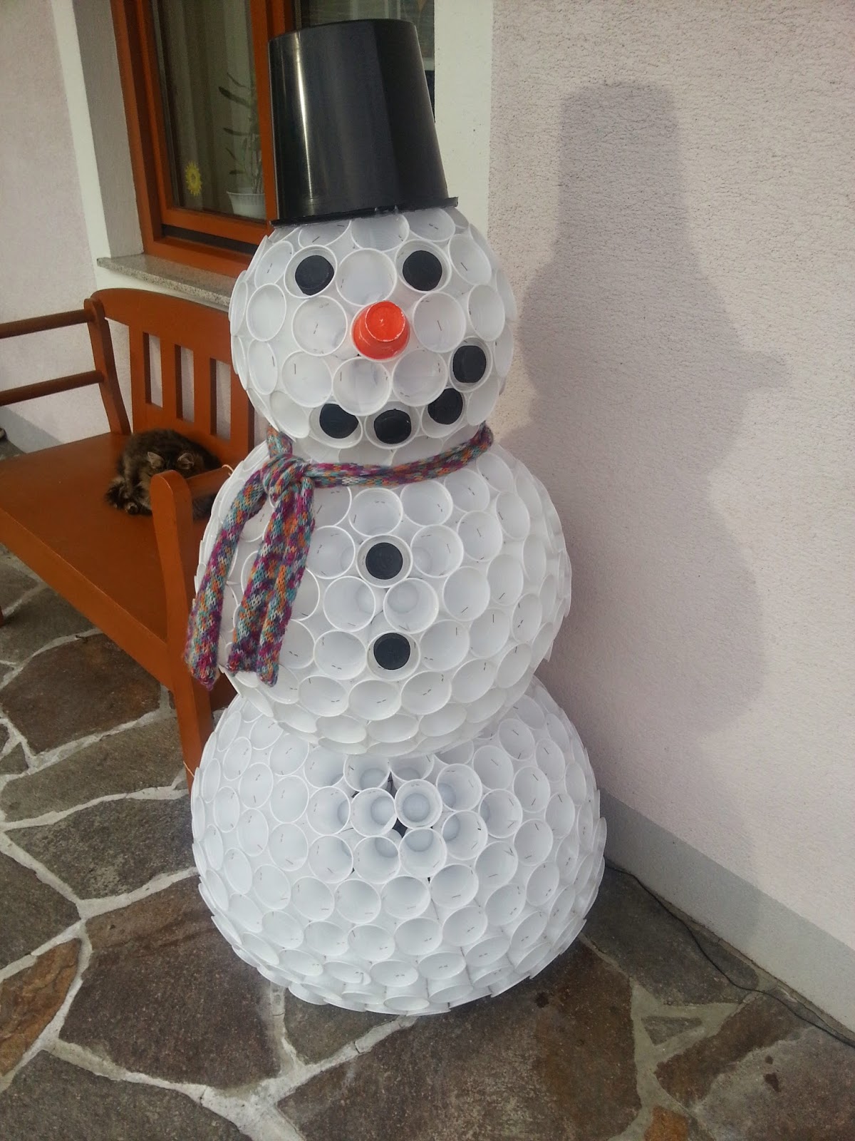 Kaccy s Lounge Schneemann aus Plastikbecher