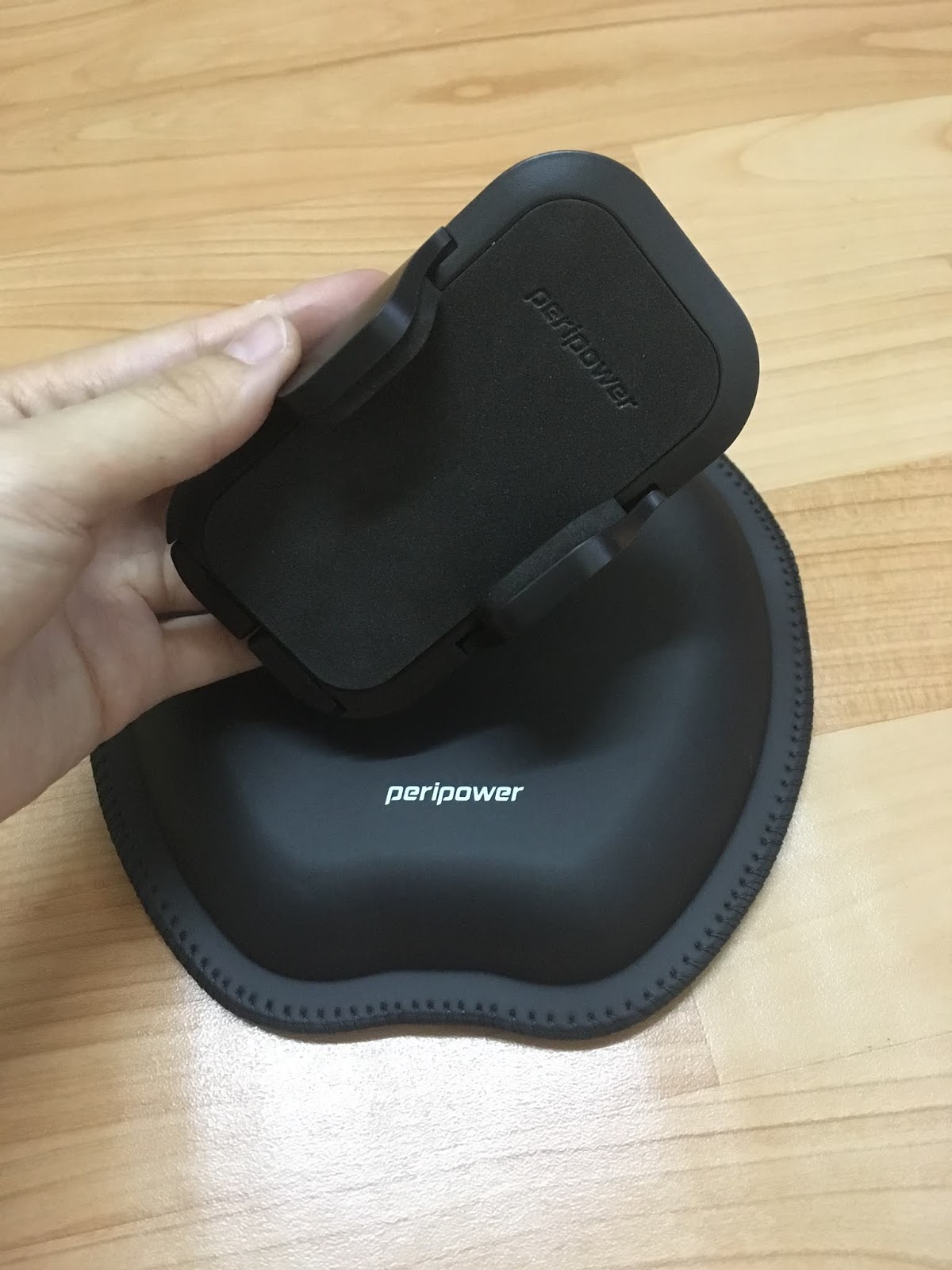 理想生活研究室 [手機週邊] peripower│MTD05沙包固定座手機架（雙關節活動支架可調整90度仰角、夾具可360度旋轉的車用手機架）