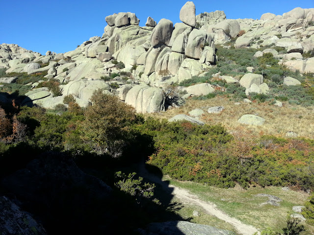 El Yelmo con niños. La Pedriza. Parque Nacional de Guadarrama.