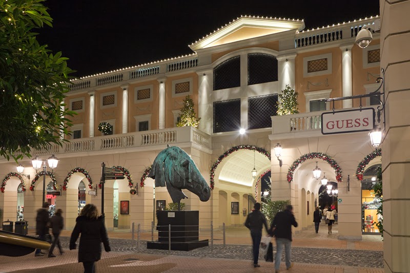 The Shoppinguide.it LA REGGIA DESIGNER OUTLET The Shoppinguide.it LA REGGIA DESIGNER OUTLET