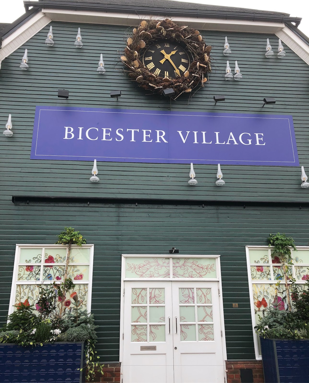 gucci bicester village opening times
