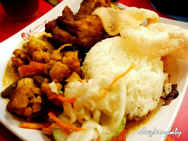 aLw!z b3 my baby USS Trip HALAL Food di USS Singapore