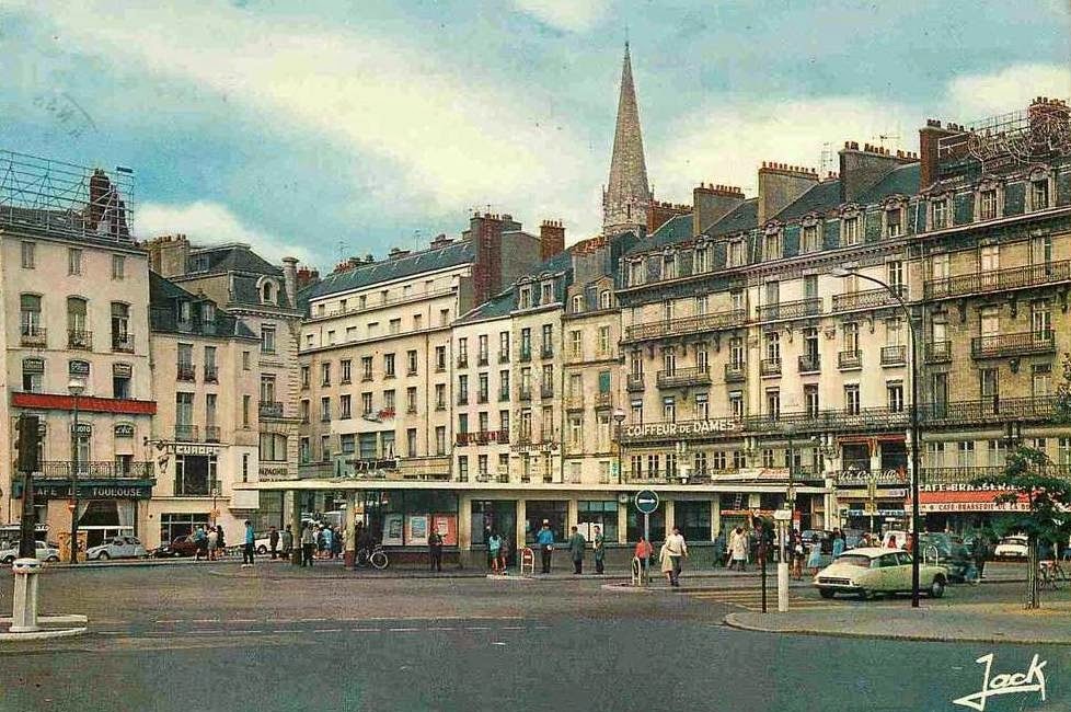 NANTES la ville d'après guerre NANTES place du commerce