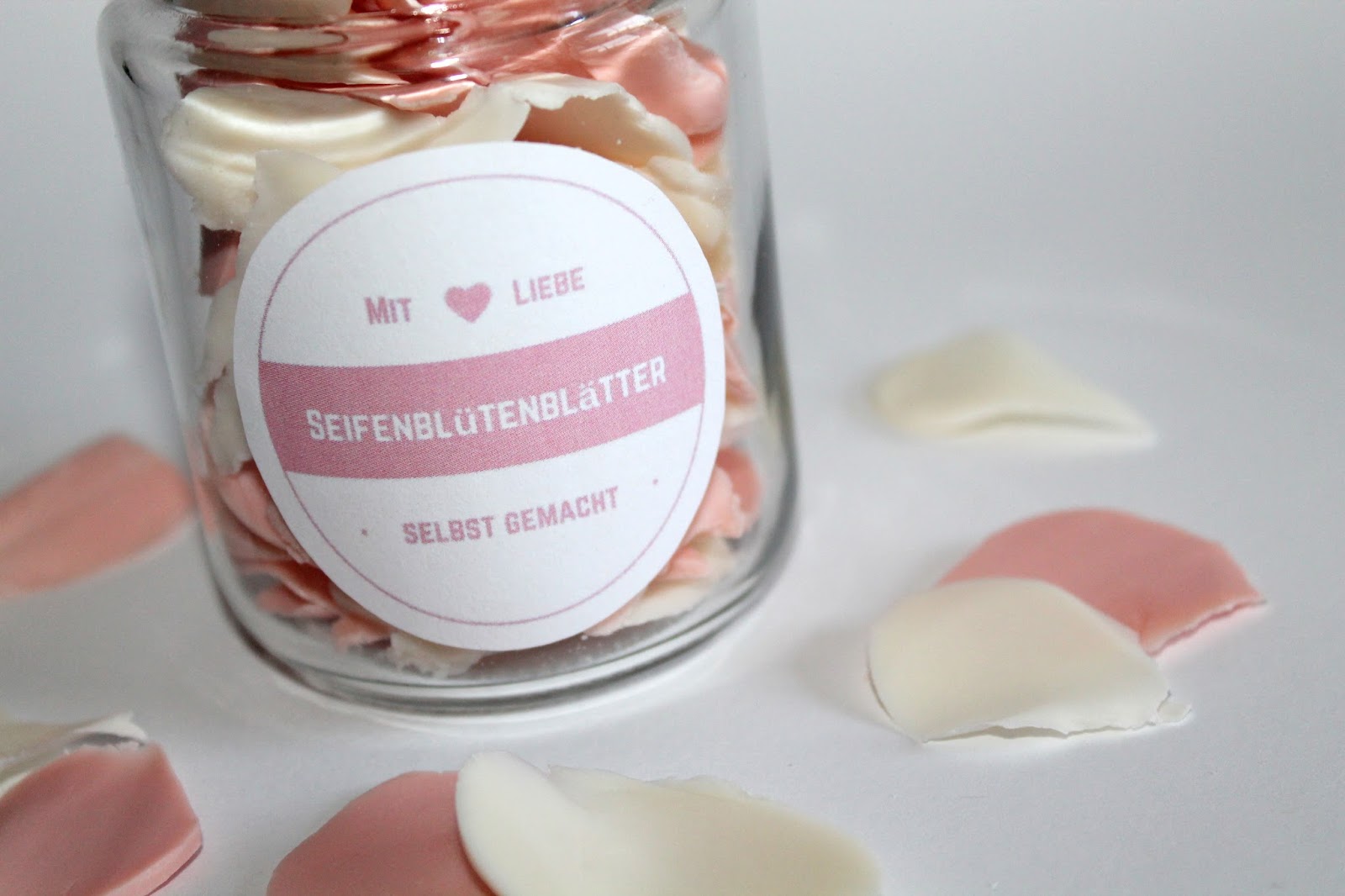 DIY Seifenblütenblätter selber machen + kostenlose Vorlage - eine