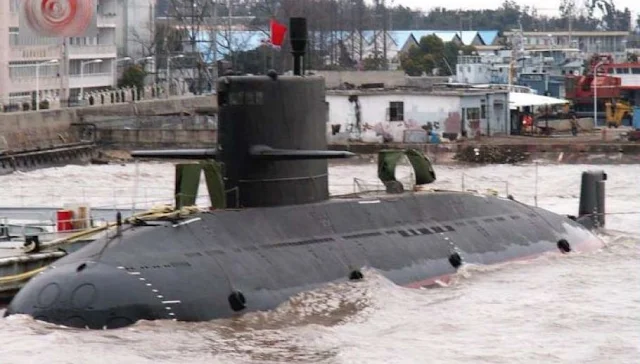 Image Attribute: Yuan (Type 039A) Class Attack Submarine Source: Photograph provided to CRS by Navy Office of Legislative Affairs, December 2010. / Source: Wikipedia