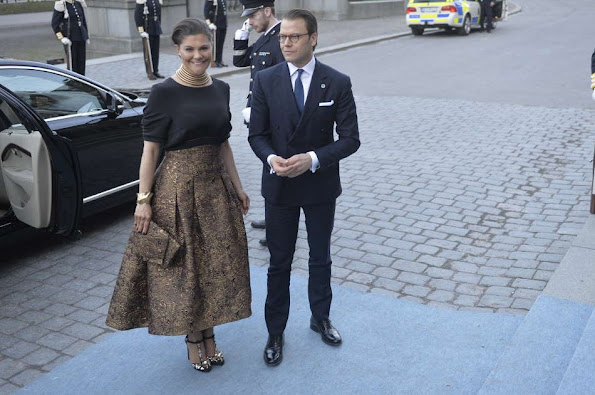 https://2.bp.blogspot.com/-5QZTTJ2Y4r8/VyOWGL0csvI/AAAAAAABB4c/G_CV_0H8iqAzIUpk49vKJCKmagn4RVU_ACLcB/s595/Sweden-Royals-1.jpg