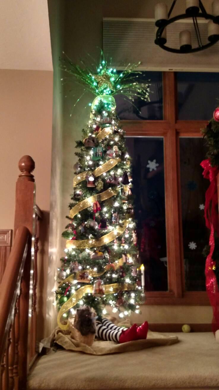 Wizard Of Oz Christmas Tree Skirt 