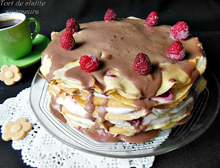 Tort de clatite cu zmeura