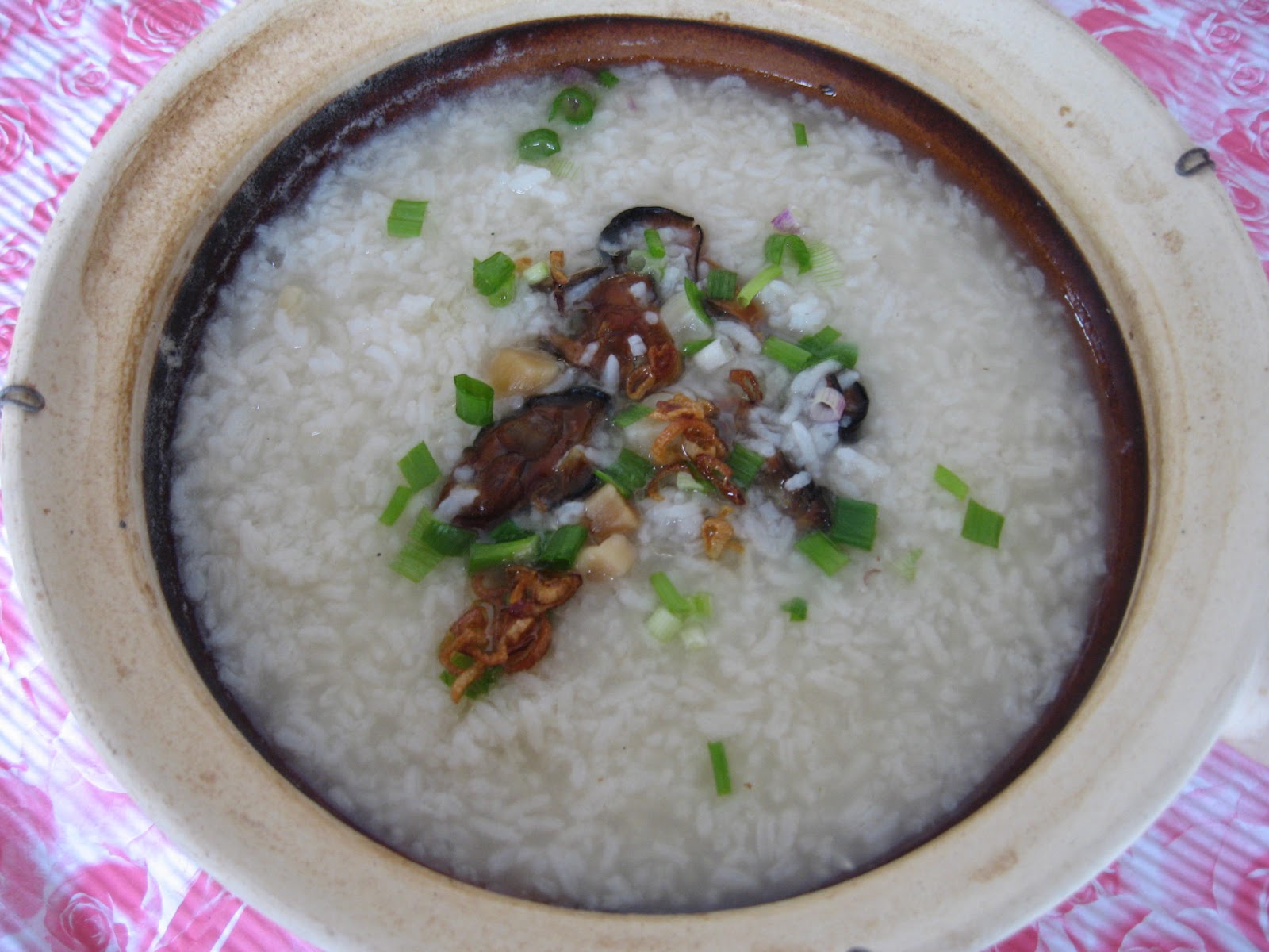 Sumptuous Flavours Claypot Dried Scallop & Dried Oyster Porridge 瓦煲干贝蚝干粥