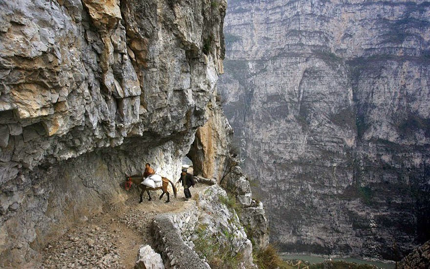 20 Of The Most Dangerous And Unusual Journeys To School In The World - Gula, China