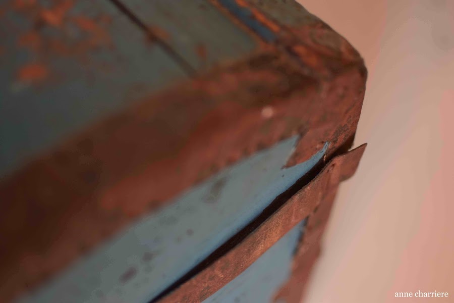 www.annecharriere.com, baúl, restaurar, pintura, aceite, antigüedades,
