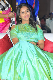 Pooja Jhaveri in Beautiful Green Dress at Kalamandir Foundation 7th anniversary Celebrations ~  Actress Galleries