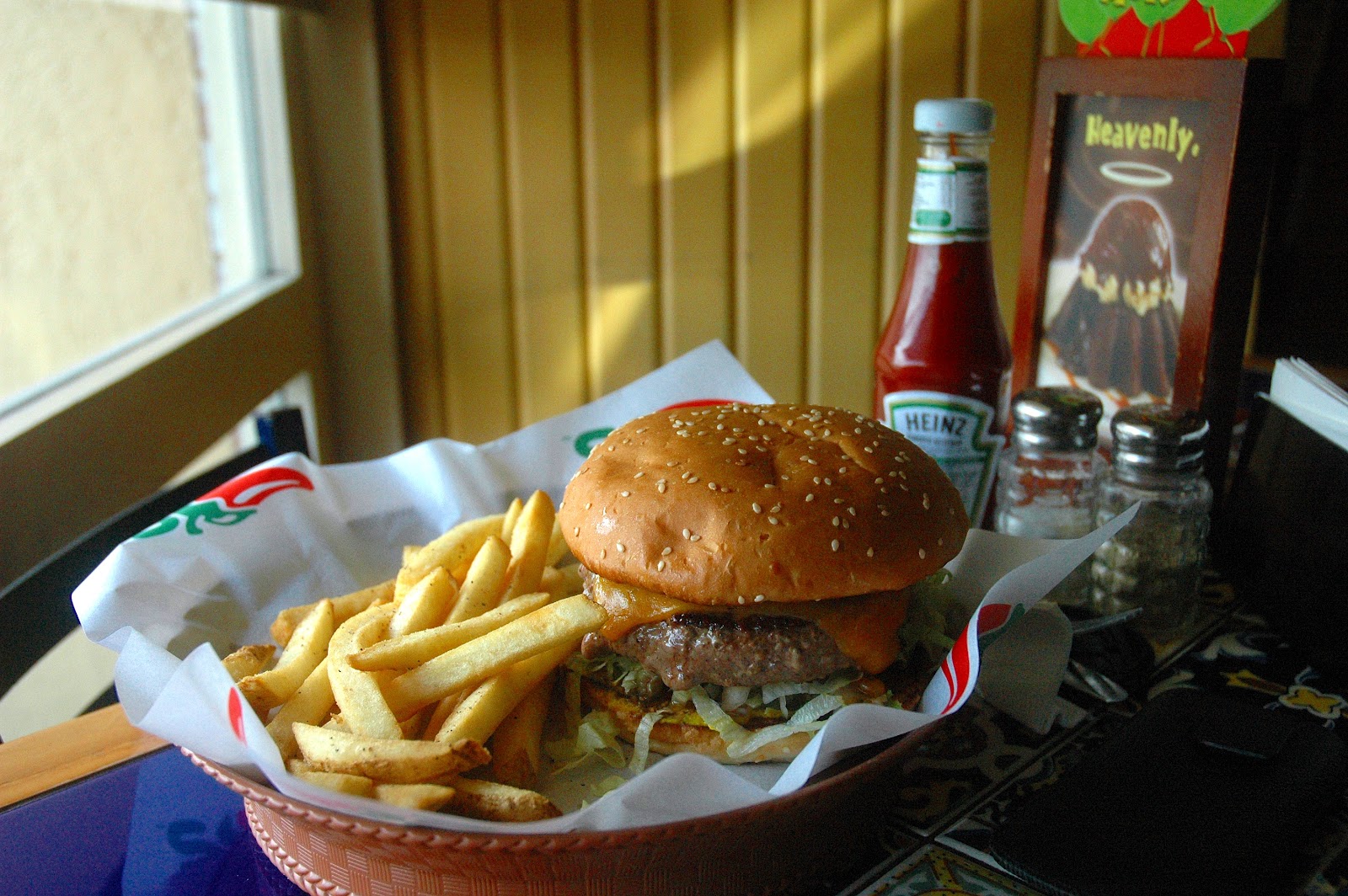 DUDE FOR FOOD Chili's Classic Oldtimer with Cheese