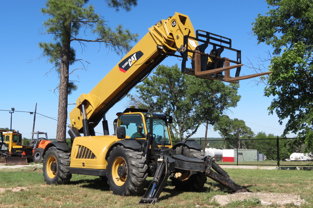 HRG Equipment, Corp. CATERPILLAR TL1255 TELESCOPIC FORKLIFT 55 FT