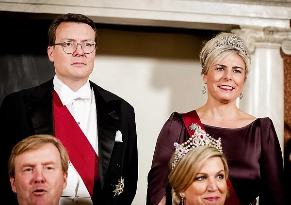 Queen Maxima wears the tiara Mellerio Rubies and wore Jan Taminiau Gown. Queen Mathilde wearing a new powder pink gown with long sleeves by Pierre Gauthier. Princess Beatrix wears Diamond Bandeau tiara. Jewelry Princess Margriet, Princess Laurentien wearing a dark brown dress Talbot Runhof.