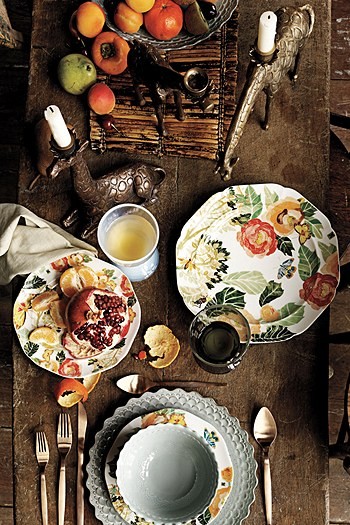 wypoczynek przy ogrodowym stole