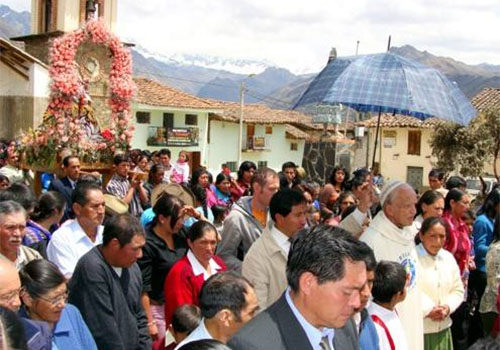 30 de Agosto - Festividad de Santa Rosa en el distrito de Yanama en Yungay (Áncash)