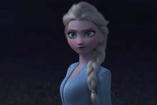 No vídeo, que você pode assistir no player acima, a princesa Elsa está em uma busca incessante para fugir do isolamento de uma ilha.