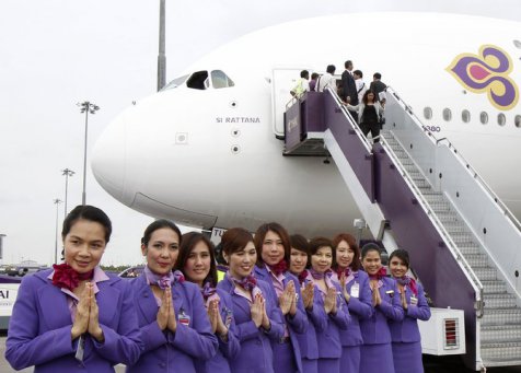 10 Maskapai Penerbangan Dengan Pramugari Tercantik di Dunia 10 Maskapai Penerbangan Dengan Pramugari Tercantik di Dunia