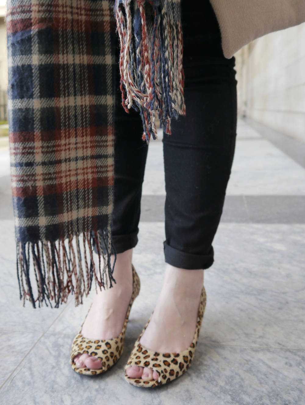 tartan and leopard print oasis camel coat, tartan scarf style, IOLLA glasses, Caird Hall Dundee, #dundeebloggers, Scottish fashion blogger, leopard print peeptoe shoes, lou lous vintage fair, how to style tartan, leopard print