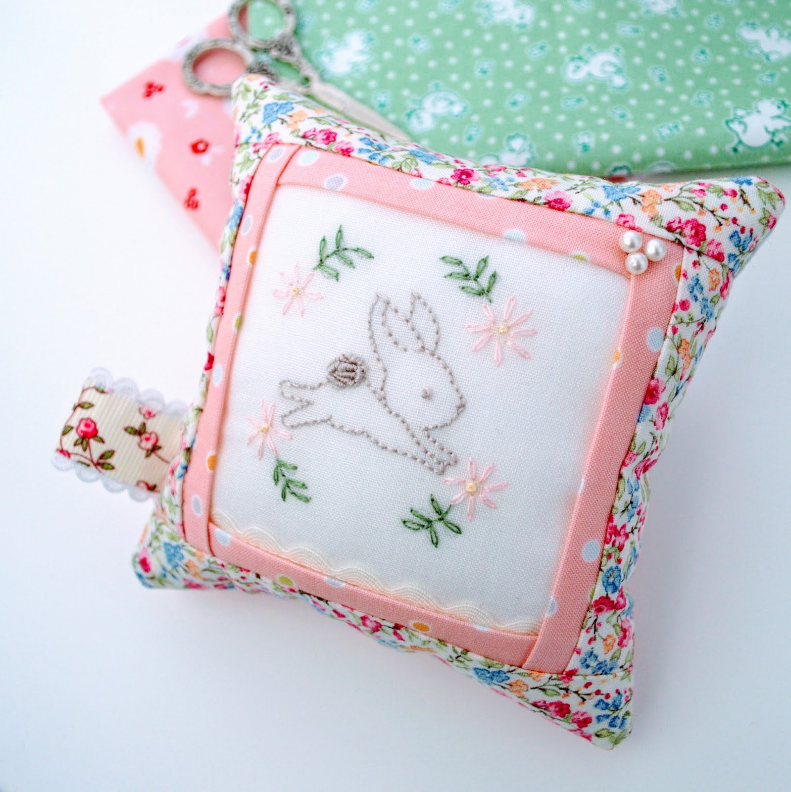 Gee's Projects Embroidered bunny pincushion tutorial