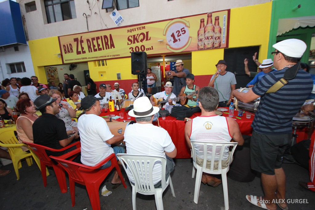 A SAMBA Dia Nacional do Samba lava a alma no bar do Zé Reeira