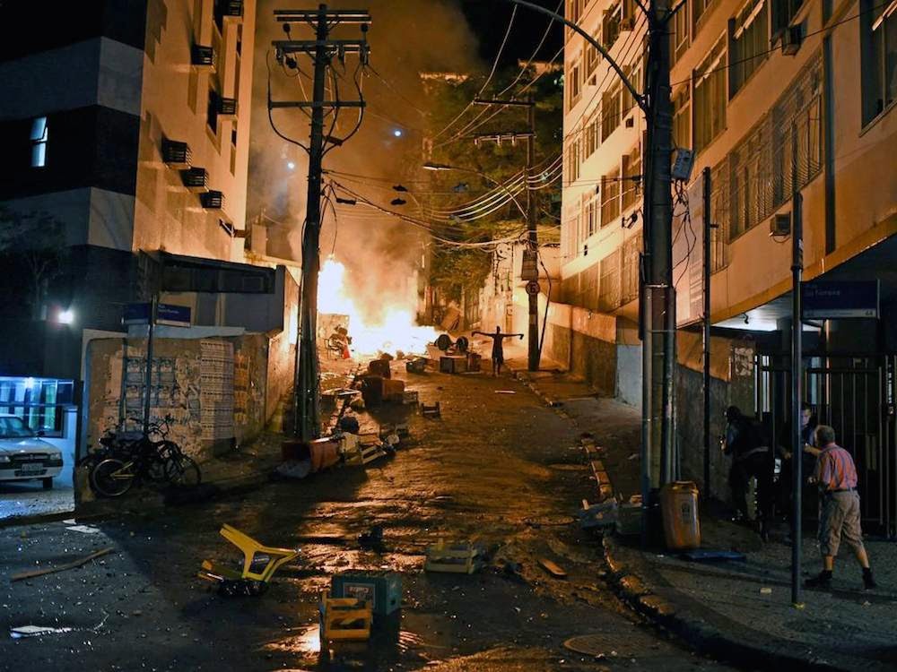 Βίαιες συγκρούσεις ξέσπασαν στη Βραζιλία μετά από το θάνατο ανήλικου αγοριού