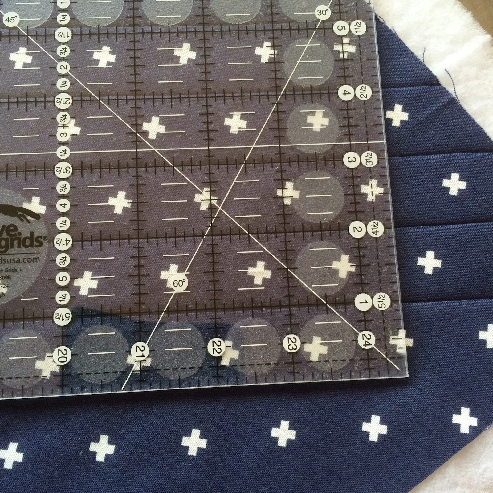 cross hatch quilting tutorial / CHARM ABOUT YOU