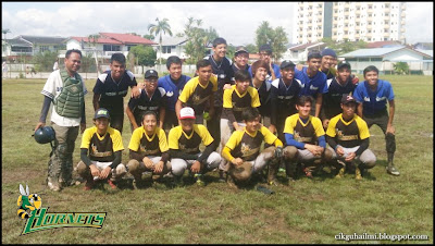 Hornets Pasukan Sofbol dari Kuching Sarawak bergambar kenangan dengan Bedok Singapura