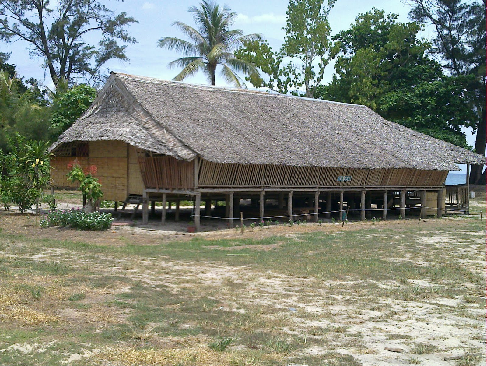 FaRaHaQiLaH: IMAGES OF RUMAH PANJANG