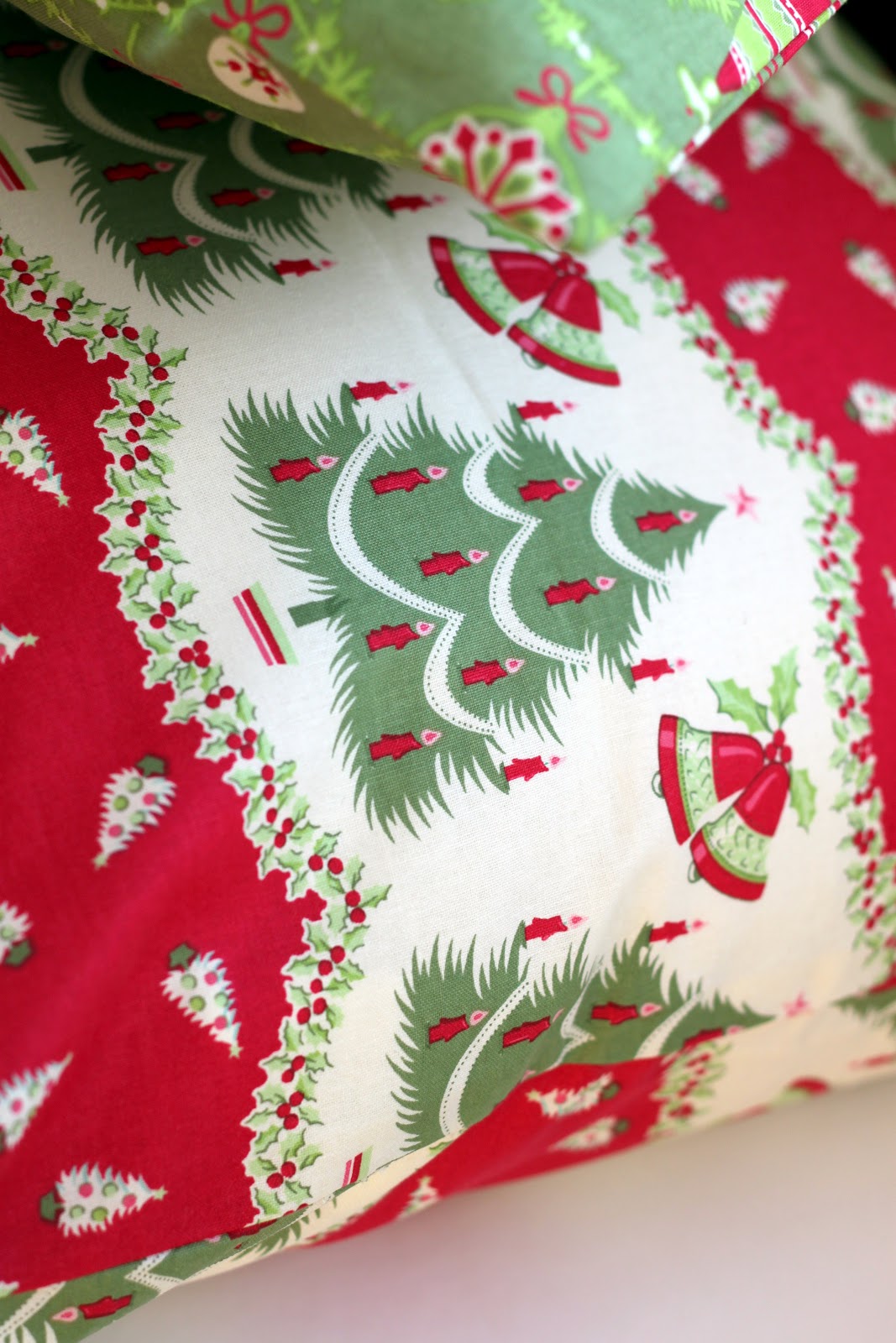 DIY Christmas Pillowcases The Cottage Mama