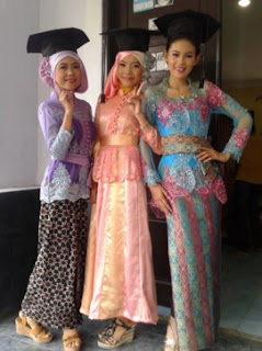 Kebaya Modern Muslim Untuk Wisuda Favorit Mahasiswi Kebaya Modern Muslim Untuk Wisuda Favorit Mahasiswi