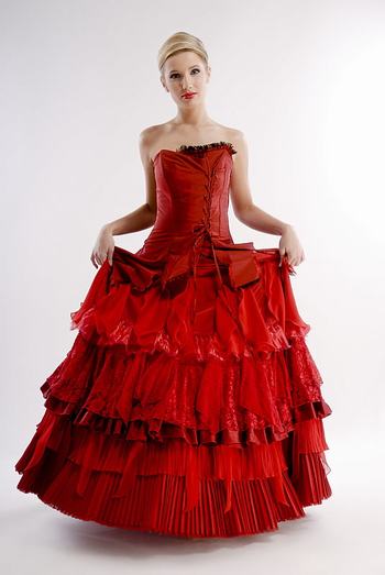 Robe de bal rouge | Coiffure Mariage