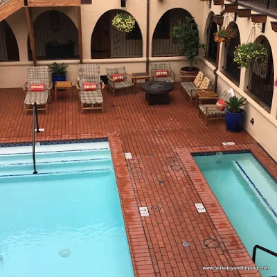 pool courtyard at Rancho Caymus Inn in Rutherford, California