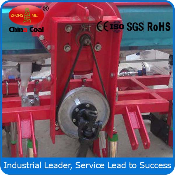 China Machinery 2BYQFH4 4rows pneumatic corn seeder Vacuum corn