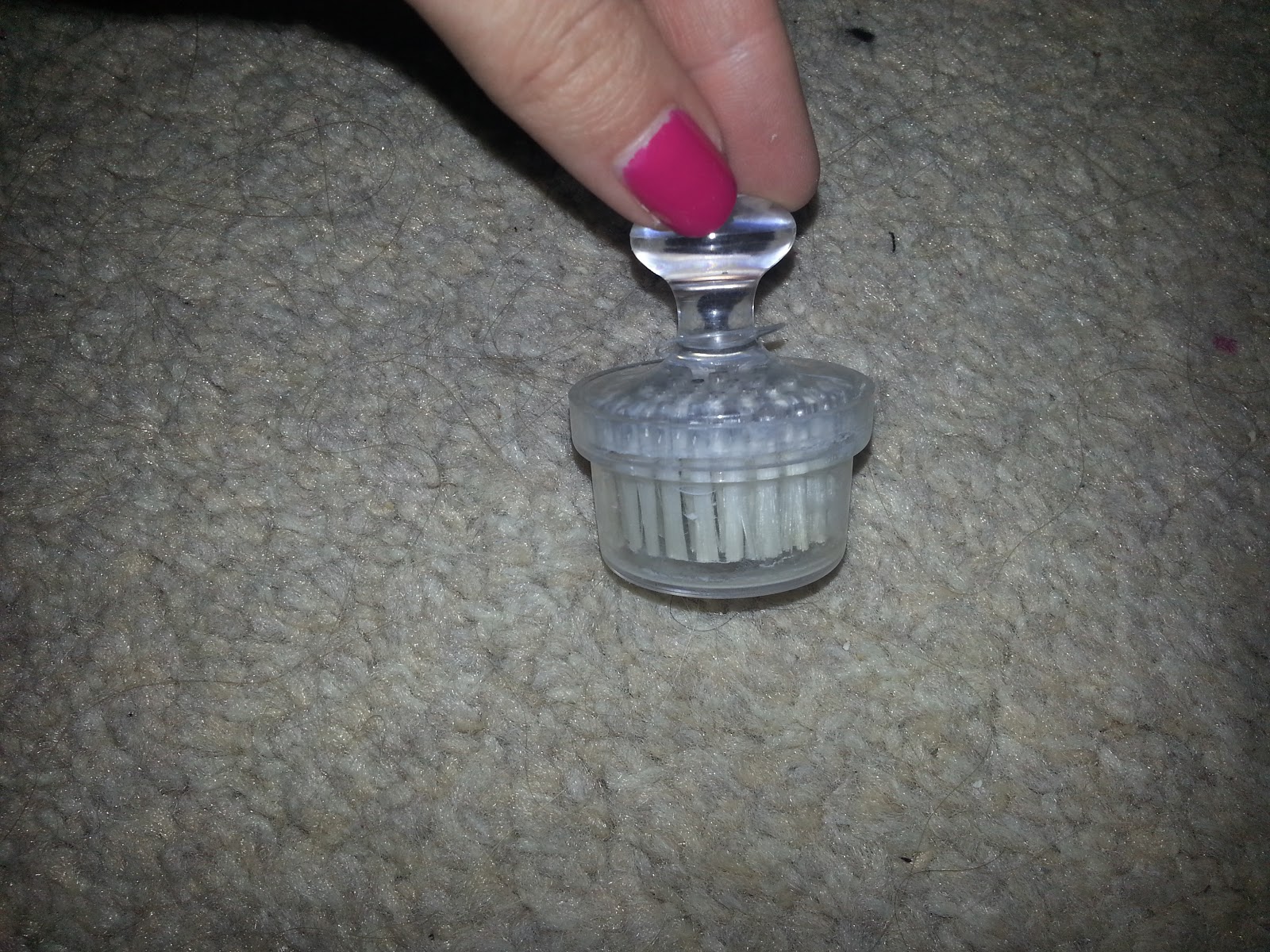 We do Fashion....UK Body Shop Cleansing Brush