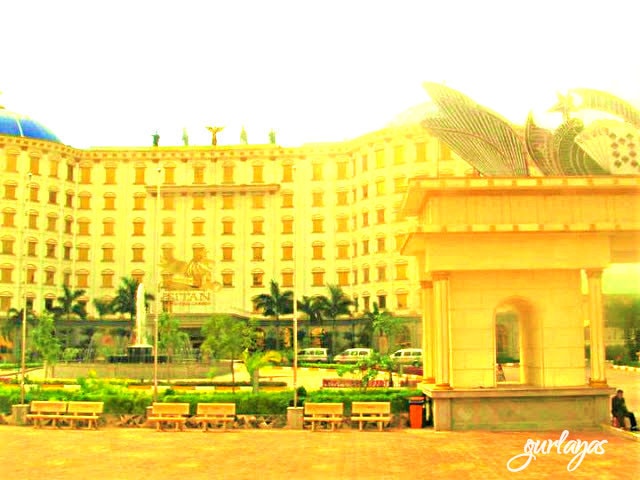 casinos at the Cambodian border by gurlayas.blogspot.com