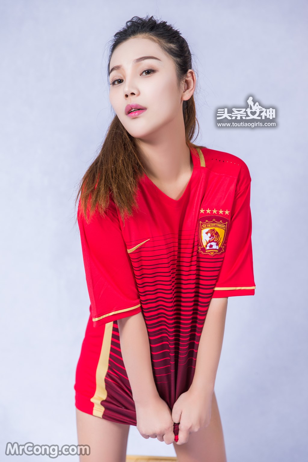 TouTiao 2017-02-22: Model Zhou Yu Ran (周 予 然) (26 photos)