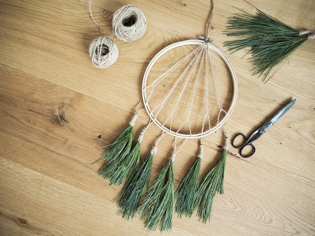 Weihnachtliches aus Kiefernnadeln / WOHN:PROJEKT