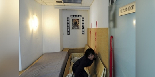 Perempuan China bangkit setalah dua pekan meninggal