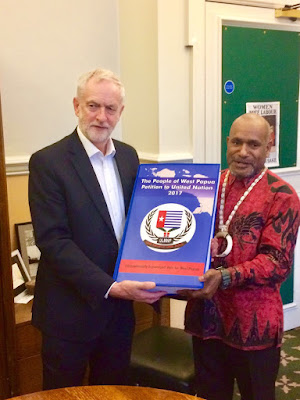 Benny Wenda Menyerahkan Petisi Rakyat West Papua Kepada Jeremy Corbyn
