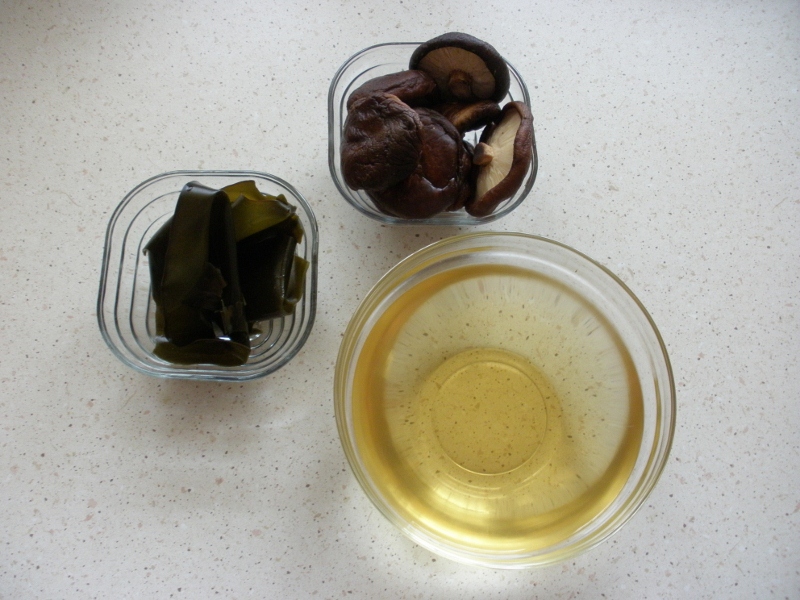 Sushi monogatari opowieść o sushi Kombu i shiitake wywar